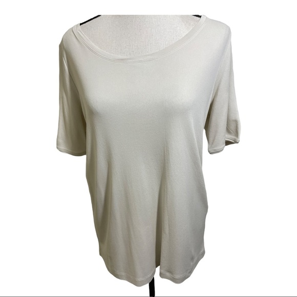 Eileen fisher silk round collar blouse. Short sleeve. Ivory color medium. - Picture 3 of 10
